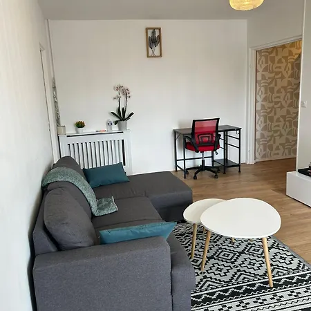 Apartment Renove Et Spacieux, Terrasse, 4 Pers Franconville (Val-d'Oise)